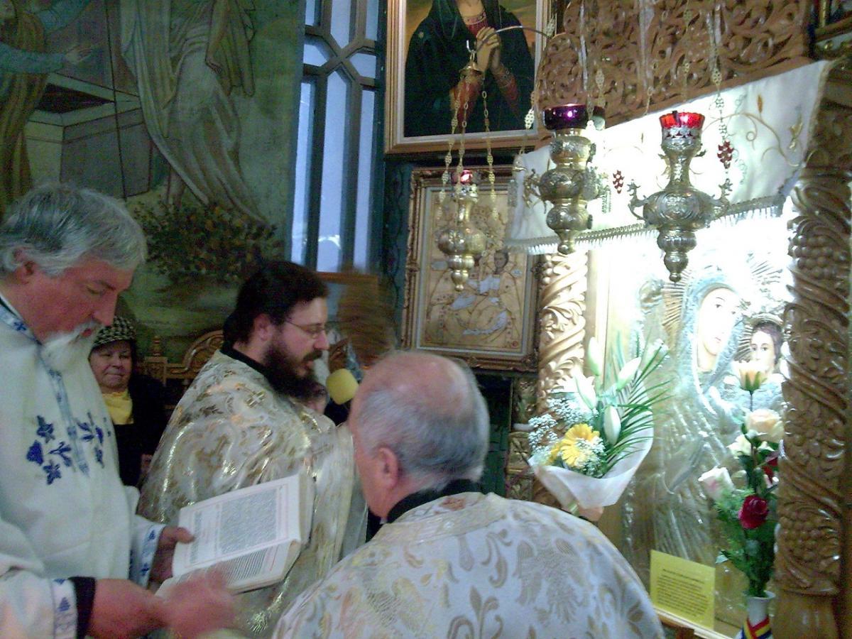 Sfințirea iconostasului închinat Maicii Domnului