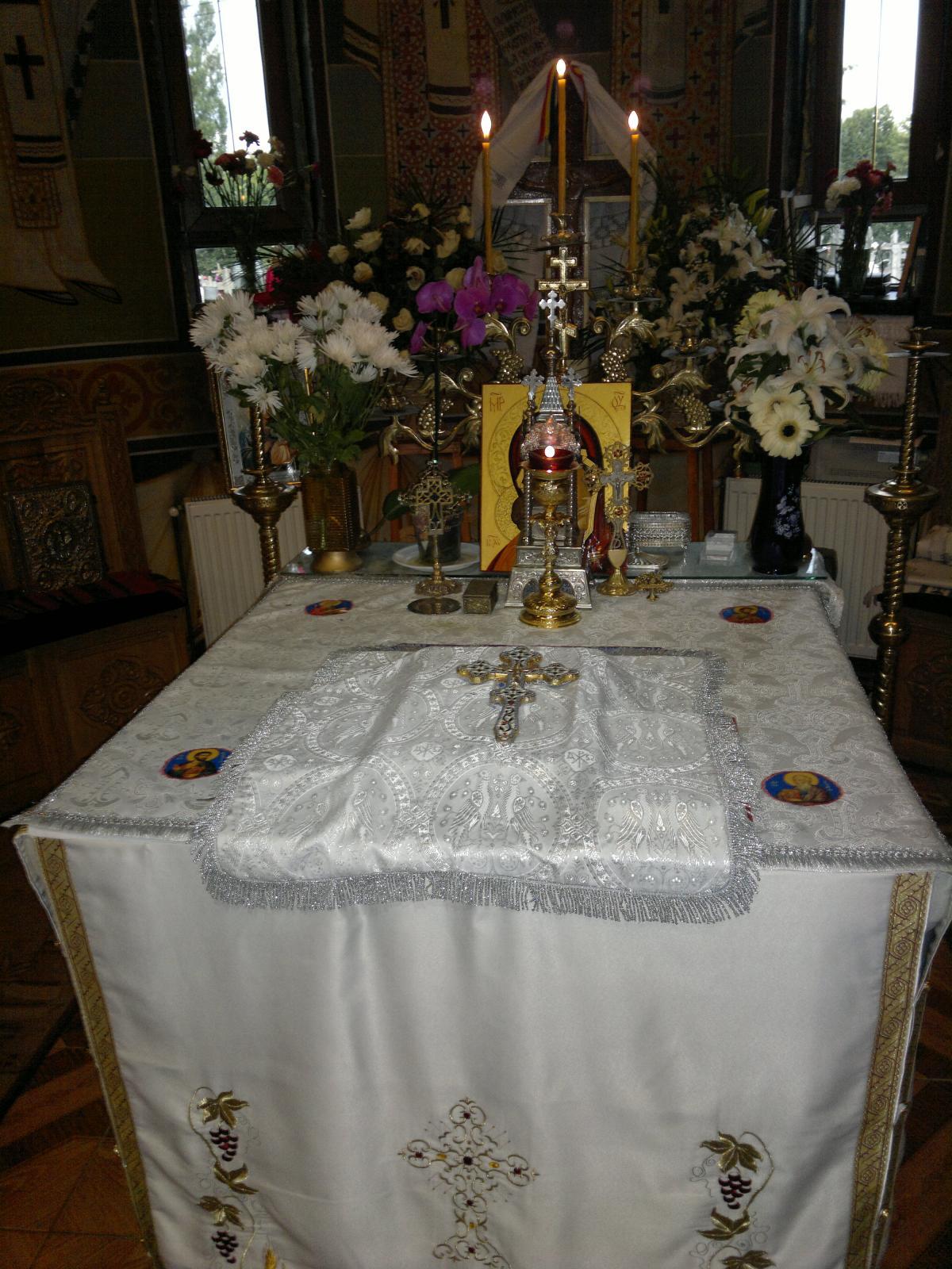 Fotografii - Sfântul Altar